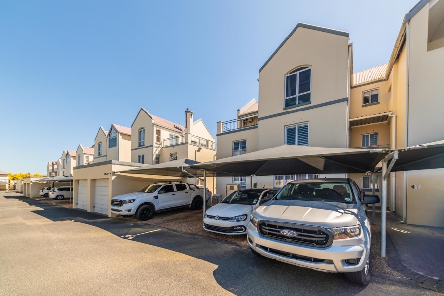 3 Bedroom Property for Sale in Onder Papegaaiberg Western Cape
